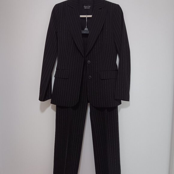 Chapter One 2-piece Pinstripe Suit - sz 4 - Picture 1 of 2